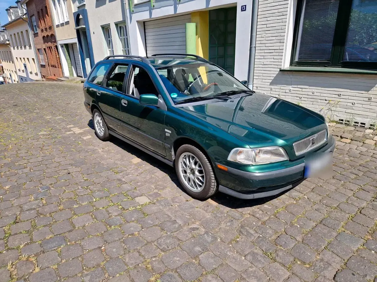 Gebraucht Volvo V40 105 PS (77 kW) 1998 Grün Kombi