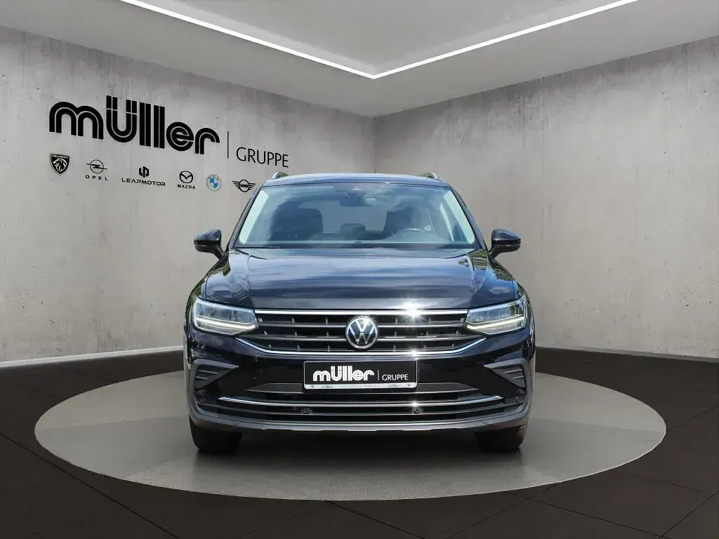 Gebraucht VW Tiguan Life 150 PS (110 kW) 2020 Schwarz SUV