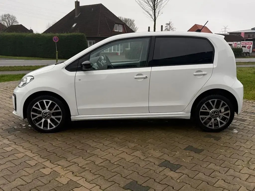 Second-hand VW e-up! Style 61 kW (83 CP) 2020 Alb Hatchback