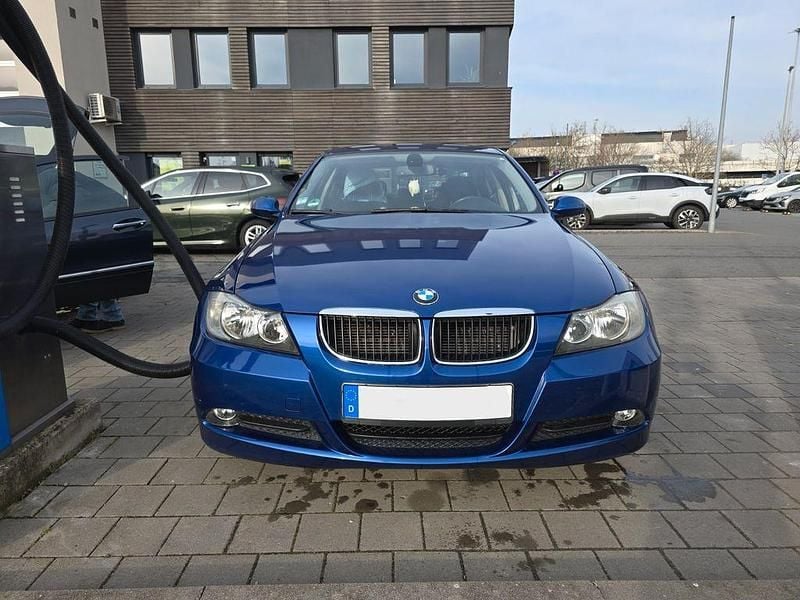 Gebraucht BMW 318 129 PS (94 kW) 2007 Blau Limousine