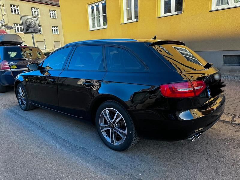 Używany Audi A4 140 KM (102 kW) 2015 Czarny Kombi