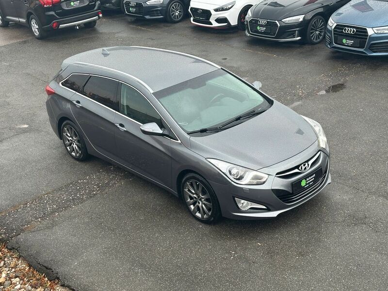 Silber Gebraucht 2015 Hyundai i40 Edition Kombi | 10.900 € (Guter Preis) - Bild 1/4