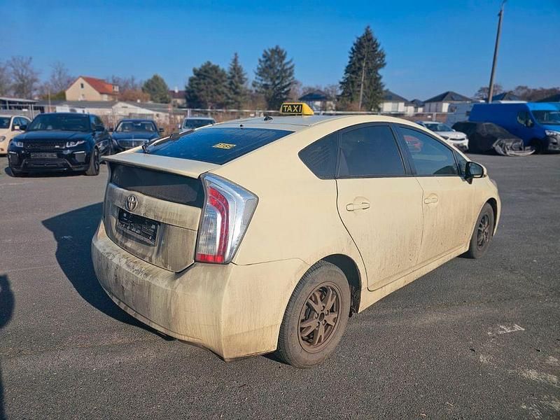 Używany Toyota Prius Basis 99 KM (72 kW) 2013 Czarny Sedan/Limuzyna