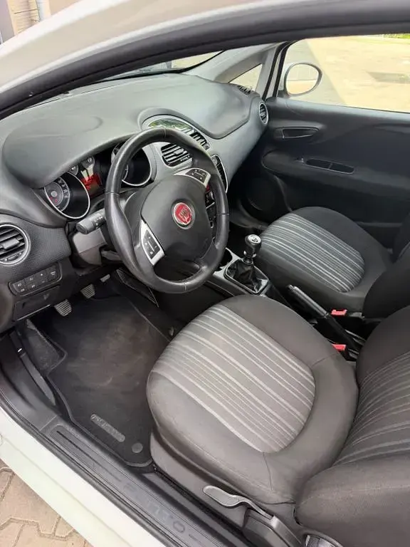 Gebraucht Fiat Punto Evo 69 PS (50 kW) 2011 Weiß Kleinwagen