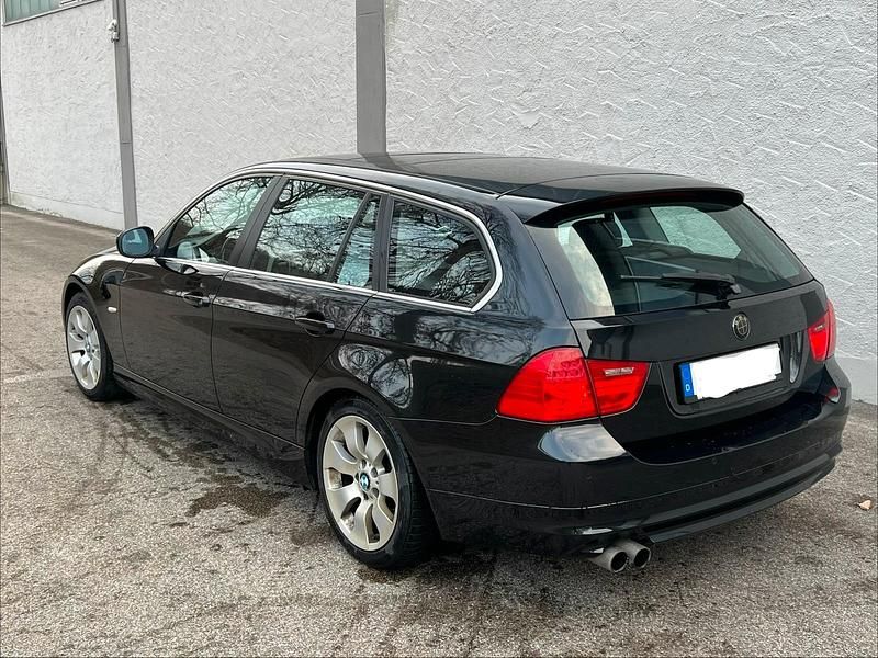Gebraucht BMW 325 204 PS (150 kW) 2011 Schwarz Kombi