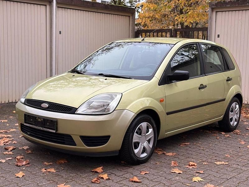 Grün Gebraucht 2005 Ford Fiesta Limousine | 1.200 € (Fairer Preis) - Bild 1/4