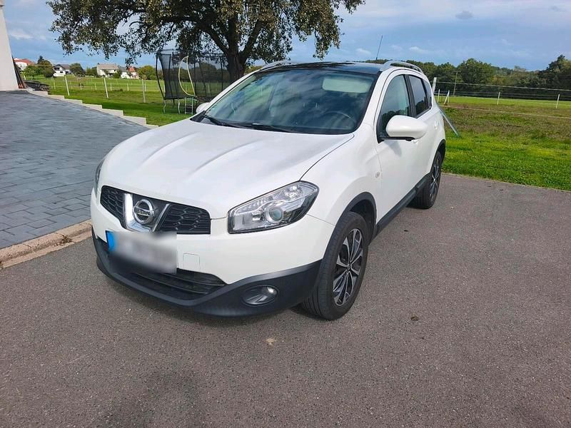 Weiß Gebraucht 2012 Nissan Qashqai 360º SUV | 6.500 € (Guter Preis) - Bild 1/4