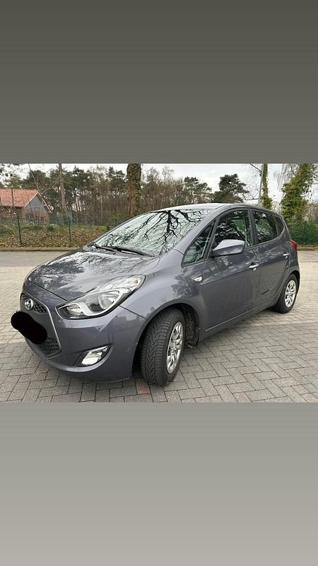 Gebraucht Hyundai ix20 90 PS (66 kW) 2016 Grau Kleinwagen