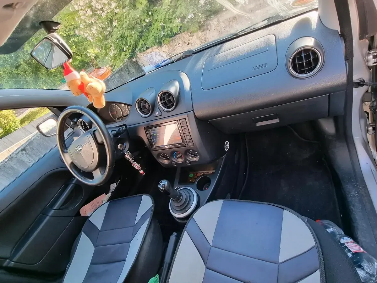 Gebraucht Ford Fiesta 80 PS (58 kW) 2004 Silber Kleinwagen