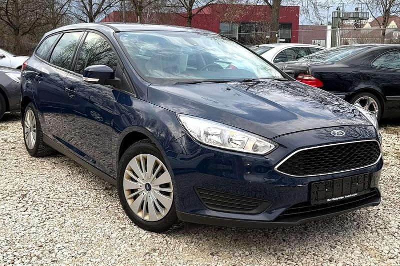 Gebraucht Ford Focus Trend 101 PS (74 kW) 2016 Blau Kombi