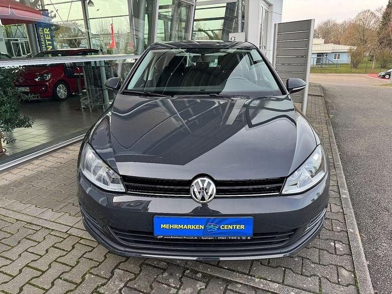 Grau Gebraucht 2015 VW Golf VII Trendline Limousine | 10.490 € (Guter Preis) - Bild 1/4