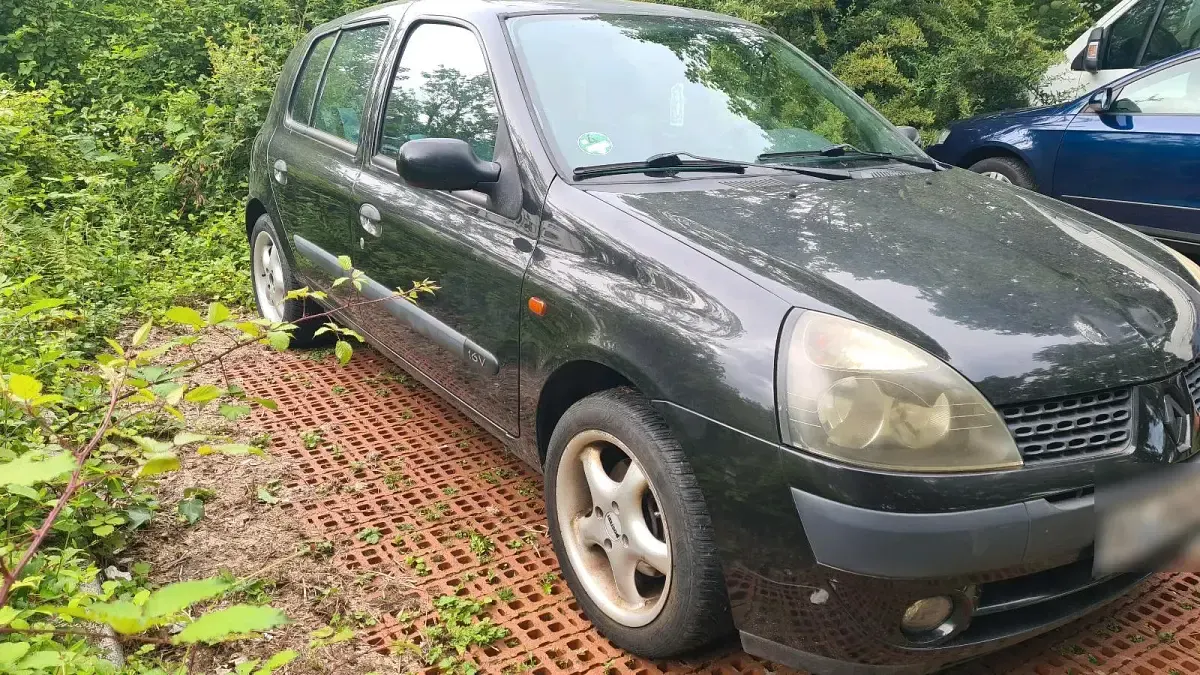 Gebraucht Renault Clio 75 PS (55 kW) 2002 Schwarz Kleinwagen