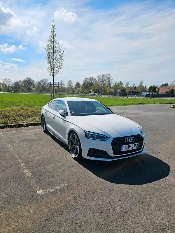 Weiß Gebraucht 2019 Audi A5 Limousine | 30.500 € (Teuer) - Bild 1/4