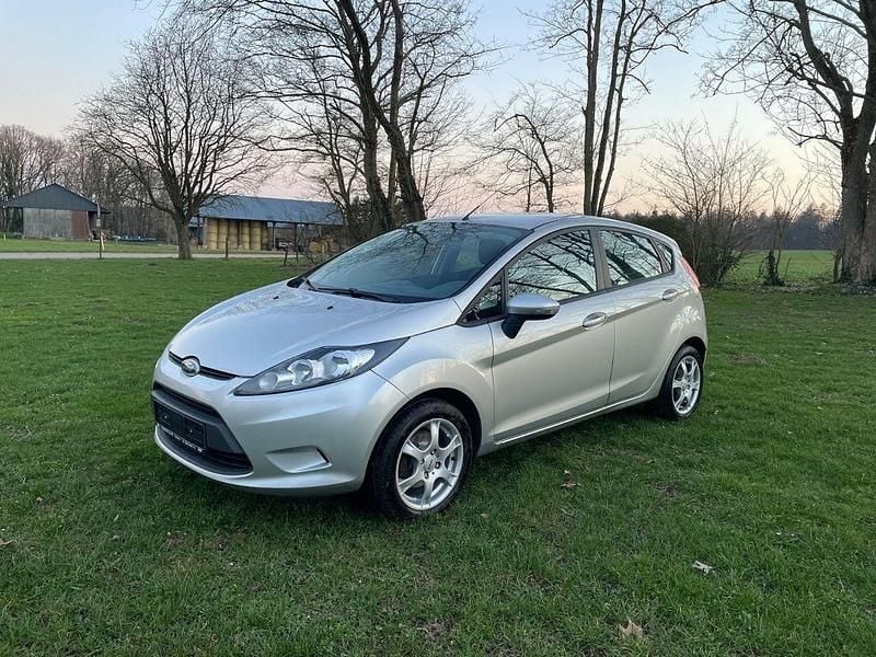 Gebraucht Ford Fiesta Trend 97 PS (71 kW) 2009 Silber Kleinwagen