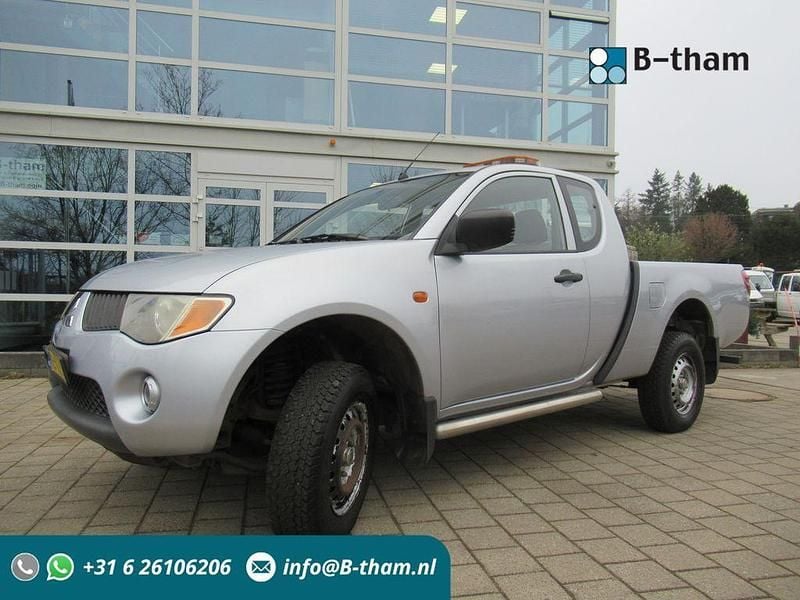 Gebraucht Mitsubishi L Invite 136 PS (100 kW) 2008 Silber SUV