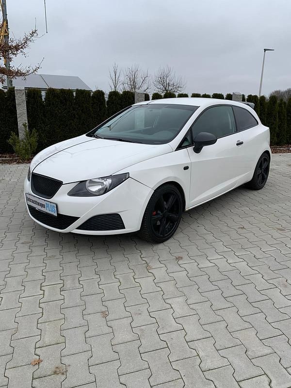 Weiß Gebraucht 2009 Seat Ibiza Kleinwagen | 3.200 € (Fairer Preis) - Bild 1/4