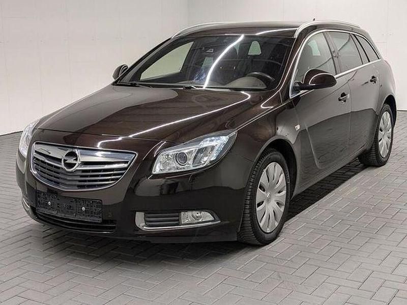 Braun (mahoganybraunmet.) Gebraucht 2012 Opel Insignia Sport Kombi | 9.480 € (Teuer) - Bild 1/4