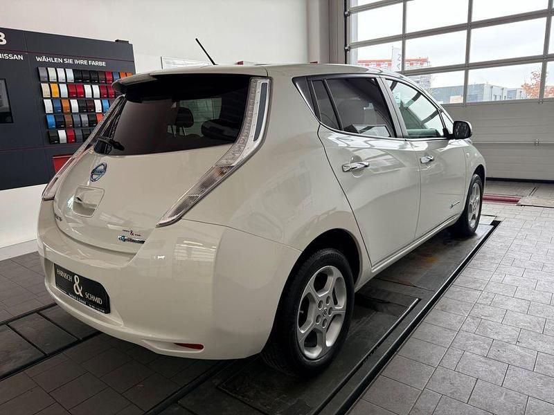 Gebraucht Nissan Leaf Acenta 80 kW (109 PS) 2015 Weiß Kleinwagen