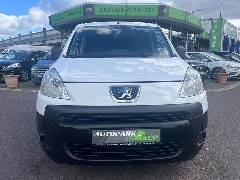 Weiß Gebraucht 2012 Peugeot Partner Avantage Van / Kleinbus | 3.990 € (Etwas zu teuer) - Bild 1/4