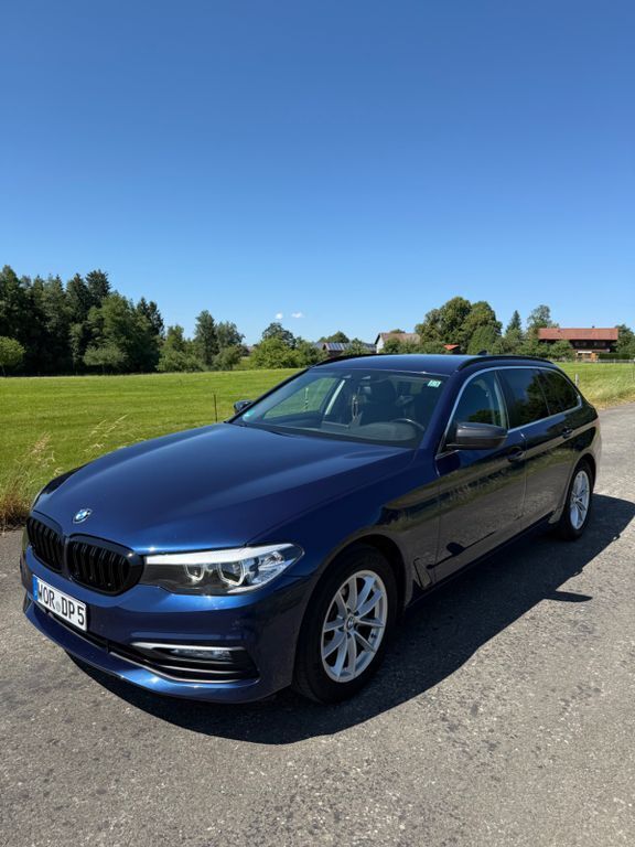 Blau Gebraucht 2018 BMW 520 Sport Line Kombi | 15.500 € (Guter Preis) - Bild 1/4