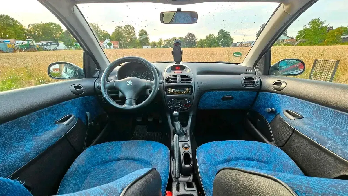 Gebraucht Peugeot 206 60 PS (44 kW) 2001 Silber Kleinwagen