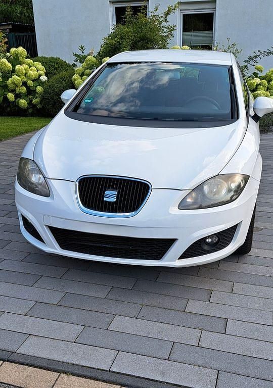 Weiß Gebraucht 2012 Seat Leon Copa Limousine | 4.150 € (Guter Preis) - Bild 1/4