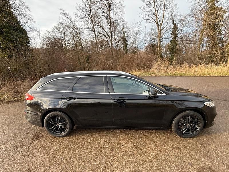 Gebraucht Ford Mondeo Titanium 190 PS (139 kW) 2019 Schwarz Kombi