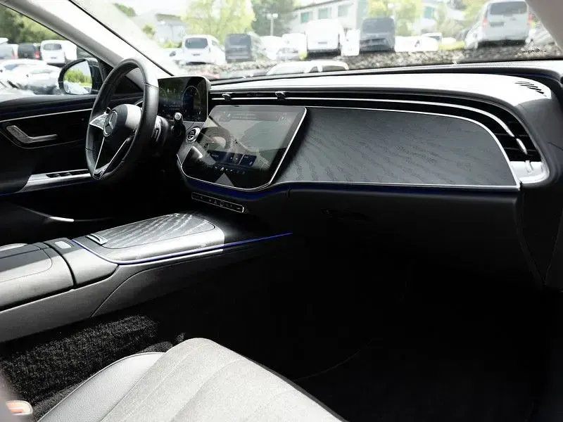 Gebraucht Mercedes E220 Avantgarde 197 PS (144 kW) 2025 Schwarz Kombi
