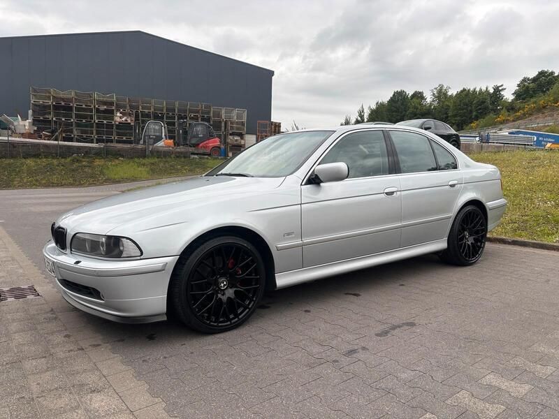 Silber Gebraucht 2002 BMW 530 Limousine | 6.699 € (Guter Preis) - Bild 1/4