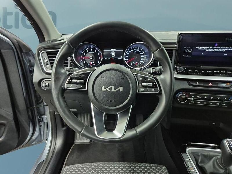 Gebraucht Kia Ceed 120 PS (88 kW) 2023 Silber Kleinwagen