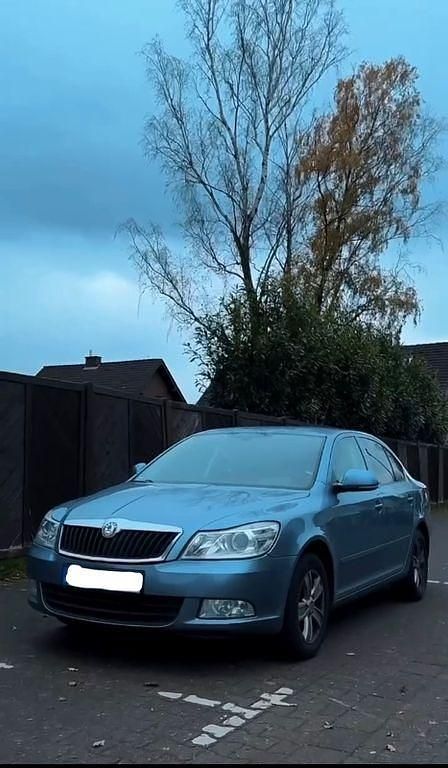 Blau Gebraucht 2010 Skoda Octavia Elegance Limousine | 5.300 € (Fairer Preis) - Bild 1/4