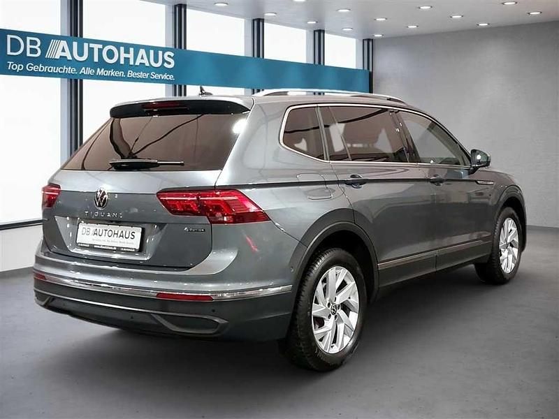 Gebraucht VW Tiguan Allspace Life 200 PS (147 kW) 2023 Platinum grey metallic SUV