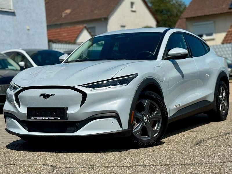 Weiß Gebraucht 2022 Ford Mustang Mach-E SUV | 26.990 € (Guter Preis) - Bild 1/4
