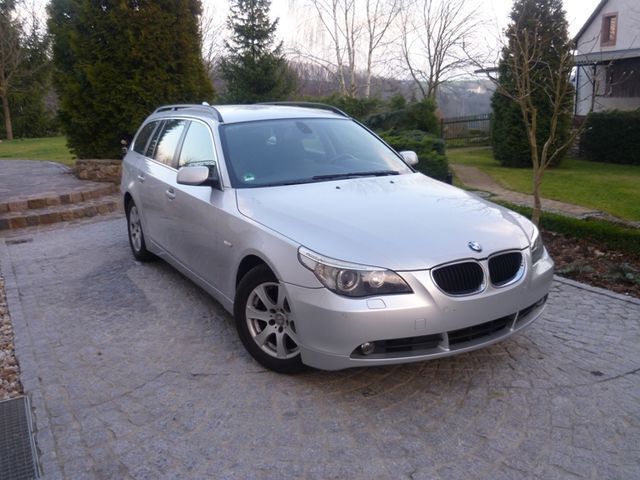 Gebraucht BMW 525 241 PS (177 kW) 2004 Silber metallic Kombi