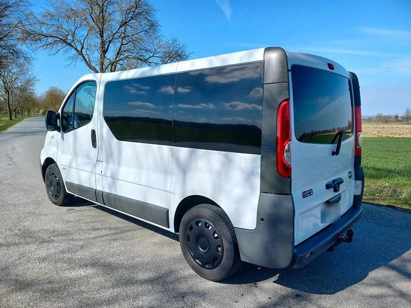 Second-hand Renault Trafic 90 CP (66 kW) 2011 Alb Monovolum