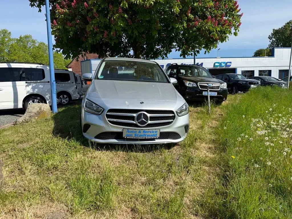 Gebraucht Mercedes B180 Progressive 136 PS (100 kW) 2022 Silber Van / Kleinbus