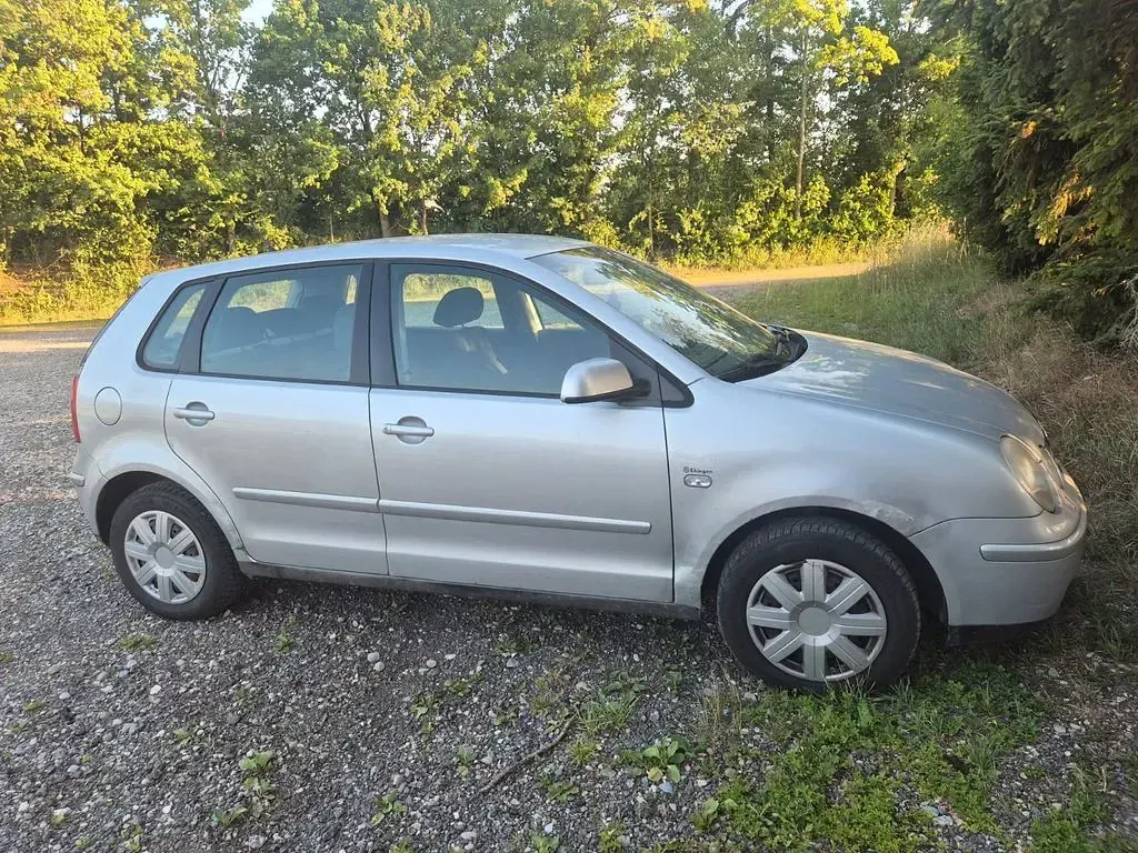 Gebraucht VW Polo Basis 64 PS (47 kW) 2004 Silber Kleinwagen