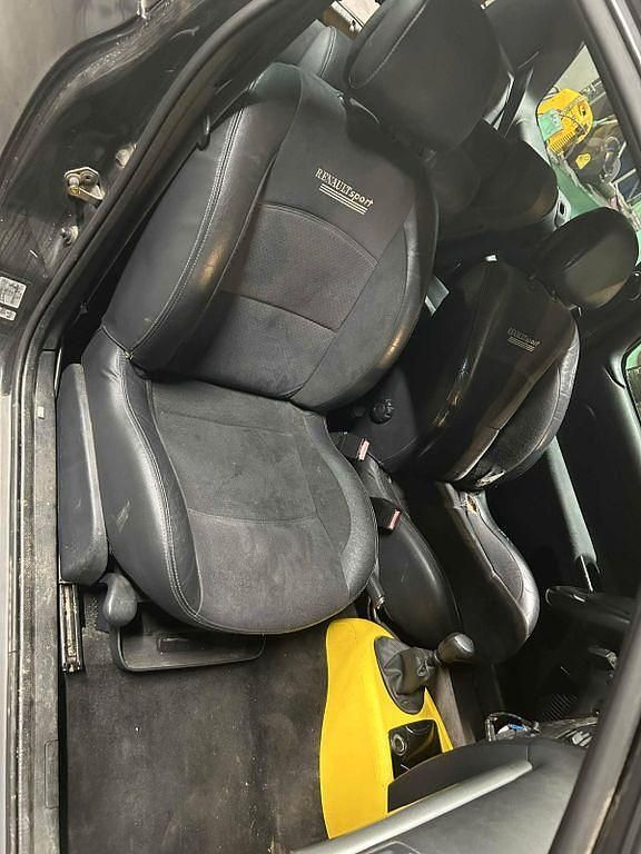 Gebraucht Renault Clio II 169 PS (124 kW) 2002 Schwarz Limousine