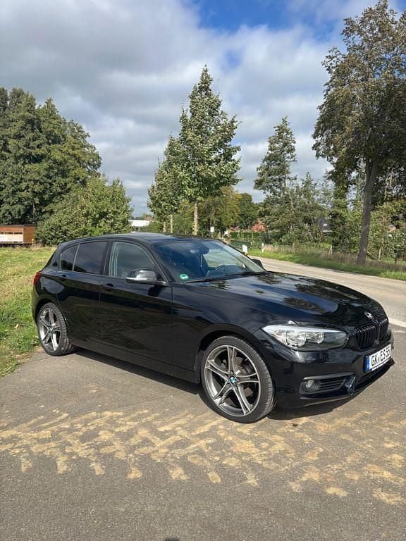 Schwarz Gebraucht 2018 BMW 120 Advantage Kleinwagen | 14.199 € (Superpreis) - Bild 1/4