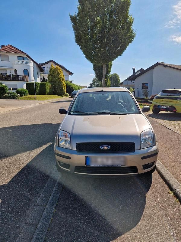 Beige Gebraucht 2003 Ford Fusion Kleinwagen | 2.500 € (Fairer Preis) - Bild 1/4