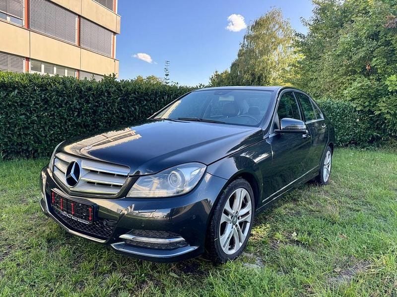 Schwarz Gebraucht 2012 Mercedes C200 Limousine | 8.490 € (Superpreis) - Bild 1/4