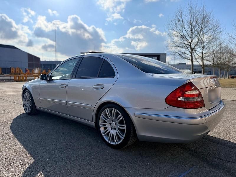 Gebraucht Mercedes E270 163 PS (119 kW) 2002 Silber Limousine