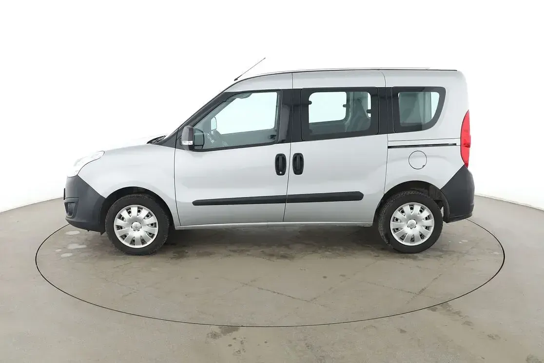 Używany Opel Combo Selection 95 KM (69 kW) 2016 Srebrny Minivan