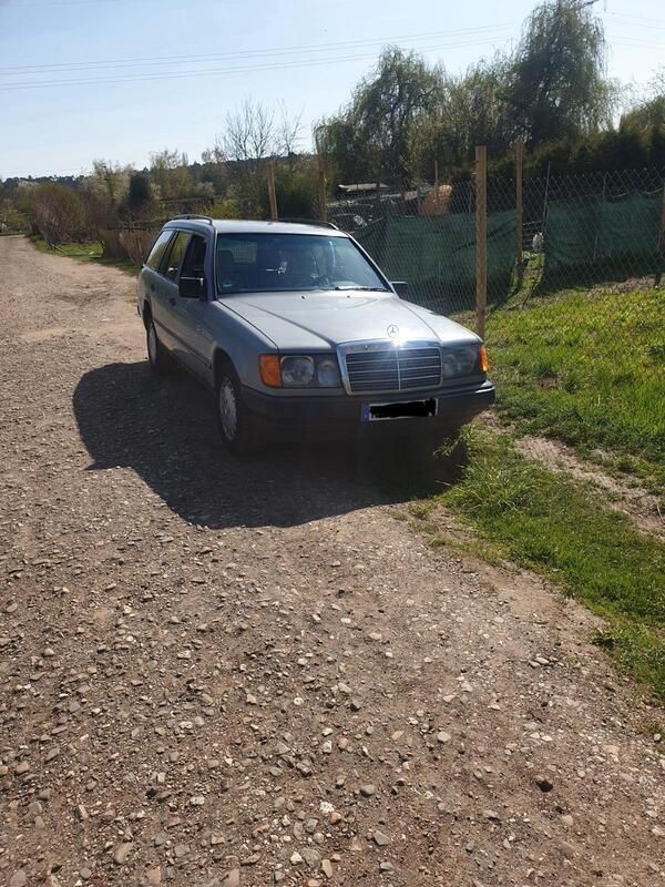 Grau Gebraucht 1989 Mercedes E250 Kombi | 3.900 € - Bild 1/3