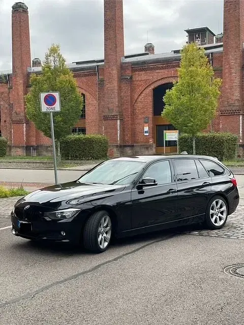 Gebraucht BMW 320 Sport Line 184 PS (135 kW) 2015 Schwarz Kombi