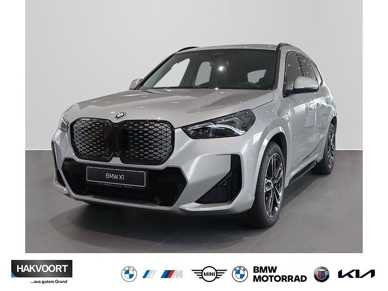 Spacesilber metallic Neu 2025 BMW iX1 Luxury Line SUV | 54.590 € (Teuer) - Bild 1/4