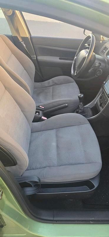 Grün Gebraucht 2002 Peugeot 307 Limousine | 1.500 € - Bild 1/4