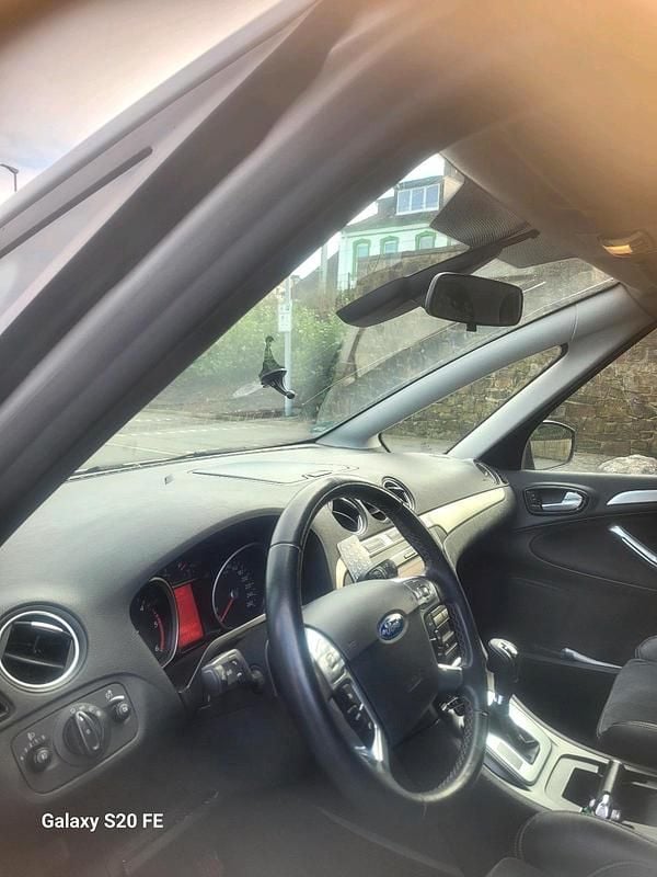 Gebraucht Ford S-MAX Titanium 140 PS (102 kW) 2014 Grau Van / Kleinbus