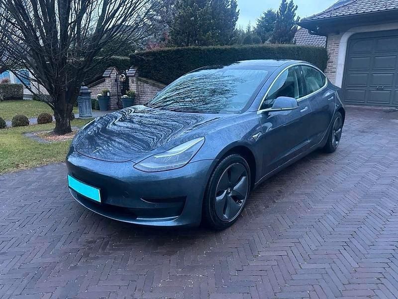 Grau Gebraucht 2020 Tesla Model 3 Limousine | 19.600 € (Superpreis) - Bild 1/4