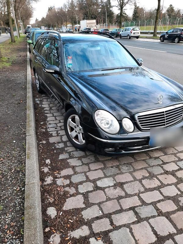 Schwarz Gebraucht 2005 Mercedes E220 Kombi | 1.700 € - Bild 1/4